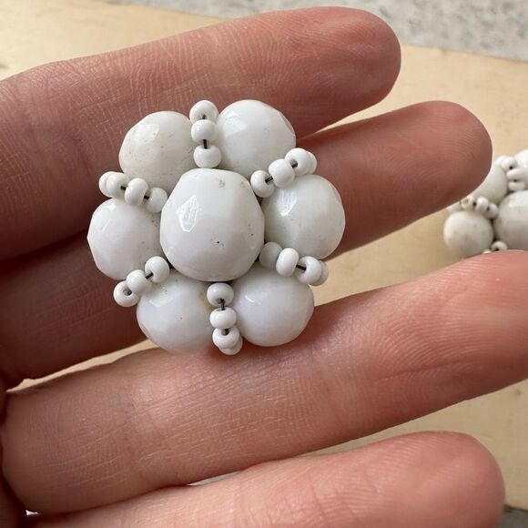 Vintage Signed Hobè Milkglass Cluster Bead Earrings Clip On - Picture 3 of 5